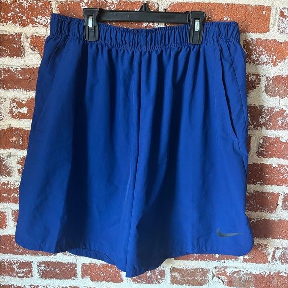 Nike Dri-Fit blue athletic shorts, with drawstring waist and pockets - Picture 5 of 8